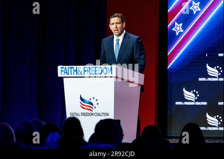 23 giugno 2023, Washington, District of Columbia, USA: Il governatore della Florida RON DESANTIS (R) parla alla Road to Majority Policy Conference della Faith & Freedom Coalition a Washington, DC. (Immagine di credito: © Michael Brochstein/ZUMA Press Wire) SOLO USO EDITORIALE! Non per USO commerciale! Foto Stock