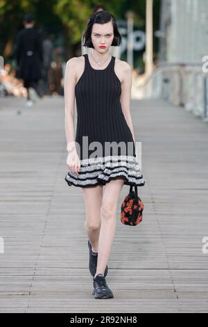 Parigi, Frankreich. 23 giugno 2023. KENZO Primavera Estate 2024 Runway durante la settimana della moda di Parigi il 2023 giugno - Parigi; Francia 23/06/2023 credito: dpa/Alamy Live News Foto Stock