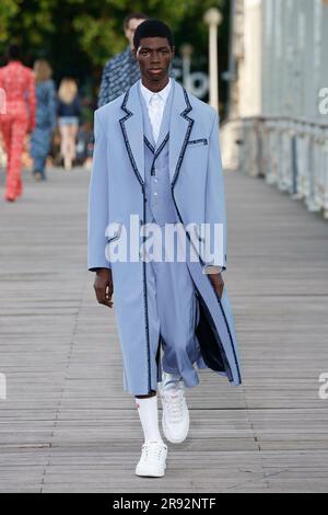 Parigi, Frankreich. 23 giugno 2023. KENZO Primavera Estate 2024 Runway durante la settimana della moda di Parigi il 2023 giugno - Parigi; Francia 23/06/2023 credito: dpa/Alamy Live News Foto Stock