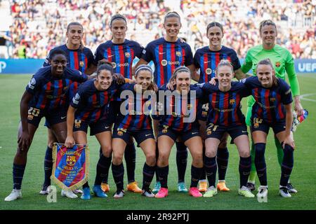 BARCELLONA - APR 27: I giocatori del Barcellona posano per una foto prima della partita di Champions League femminile tra FC Barcelona e Chelsea FC al Camp Nou Foto Stock