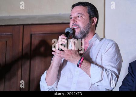 Termoli, Italia. 23 giugno 2023. Il Ministro delle infrastrutture e dei trasporti Matteo Salvini interviene durante la corsa finale a Termoli per sostenere Francesco Roberti candidato alla carica di Presidente della regione Molise. Credito: SOPA Images Limited/Alamy Live News Foto Stock