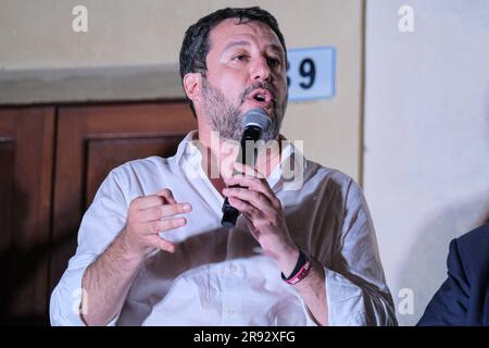 Termoli, Italia. 23 giugno 2023. Il Ministro delle infrastrutture e dei trasporti Matteo Salvini interviene durante la corsa finale a Termoli per sostenere Francesco Roberti candidato alla carica di Presidente della regione Molise. Credito: SOPA Images Limited/Alamy Live News Foto Stock