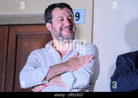 Termoli, Italia. 23 giugno 2023. Il Ministro delle infrastrutture e dei trasporti Matteo Salvini ha visto durante la corsa finale a Termoli sostenere Francesco Roberti candidato alla carica di Presidente della regione Molise. Credito: SOPA Images Limited/Alamy Live News Foto Stock