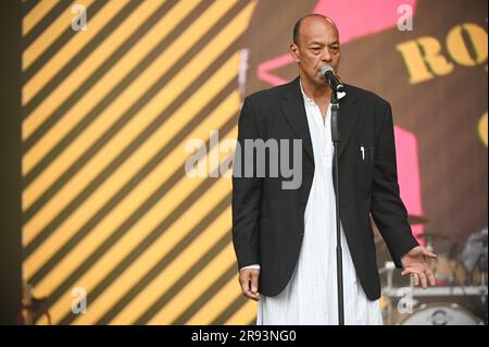 Leeds, Regno Unito. 17 giugno 2023. Roland Gift of the fine Young Cannibals Performing al Lets Rock Leeds 80s Festival di Leeds. Credito: SOPA Images Limited/Alamy Live News Foto Stock