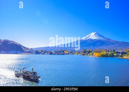 Colore autunnale di Kawaguchiko e Oike Park Foto Stock