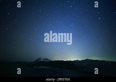 Il cielo stellato sul lago Mashu Ko Foto Stock