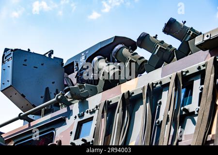 Un moderno veicolo corazzato Gidran mimetico dotato di lanciagranate Foto Stock