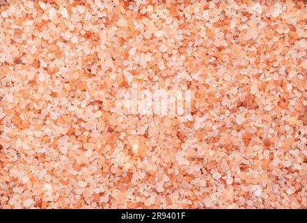 Sale himalayano, cristalli grossolani, dall'alto. Sale roccioso, alite, con una tinta rosina, a causa di tracce di minerali, estratto dalla regione del Punjab. Foto Stock