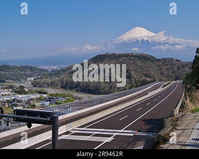 New Tomei Expressway e Mt. Fuji Foto Stock