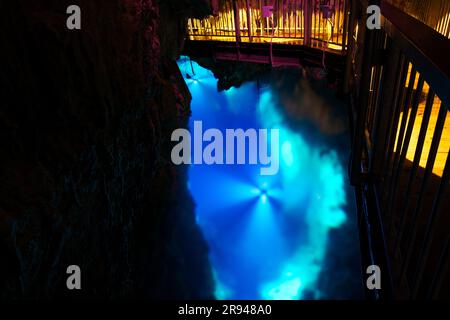 Il lago sotterraneo di Ryuusendo Foto Stock