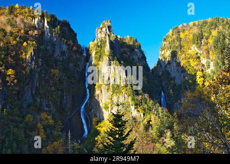 Foglie autunnali di Ginga Falls e Meteor Falls Foto Stock