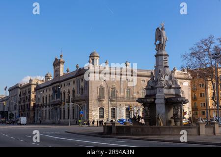 Barcellona, Spagna - FEB 10, 2022: Il monumento al Marchese di campo Sagrado o Genio Catala è una fontana monumentale con sculture, situata nella Foto Stock