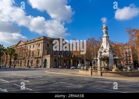 Barcellona, Spagna - FEB 10, 2022: Il monumento al Marchese di campo Sagrado o Genio Catala è una fontana monumentale con sculture, situata nella Foto Stock