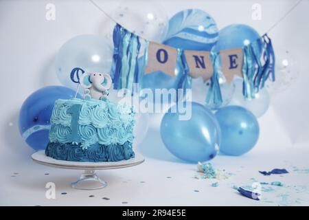 1° compleanno, aqua blue, baby, sfondo, balloni, palloncino, compleanno palloncini, banner, bello, palloncini blu, blue cake, boy, cake smash, celebrat Foto Stock