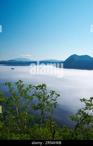 Mare delle nuvole al Lago Mashu Ko Foto Stock