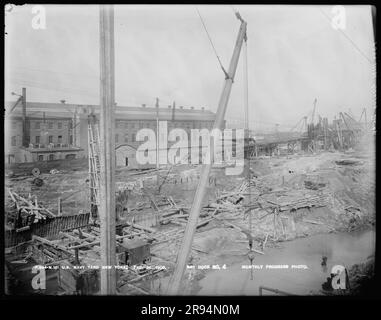 Dry Dock numero 4, foto di avanzamento mensile. Vetri negativi della costruzione e riparazione di edifici, strutture e navi presso il New York Navy Yard. Foto Stock