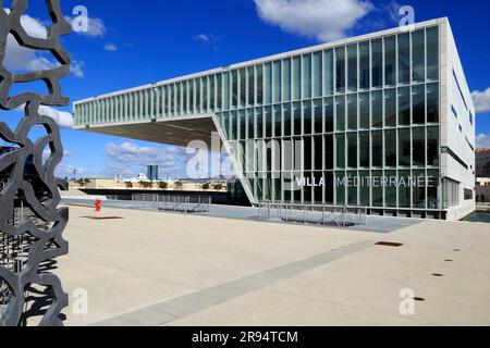 La Villa Mediterranee, l'architetto Stefano Boeri e il MuCEM, il Museo delle civiltà europee e mediterranee, l'architetto Rudy Ricciotti. Marsiglia, Bouches-du-Rhone, Francia Foto Stock