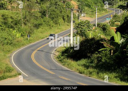 gandu, bahia, brasile - 20 maggio 2023: Vista dell'autostrada statale BA 120 nella città di Gandu Foto Stock