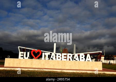 Itaberaba, bahia, brasile - 2 giugno 2023: Cartello d'ingresso alla città di Itaberaba a Bahia. Foto Stock