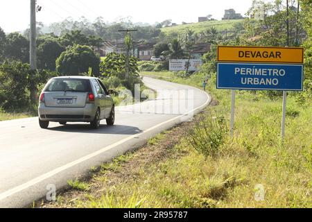 gandu, bahia, brasile - 20 maggio 2023: Vista dell'autostrada statale BA 120 nella città di Gandu Foto Stock