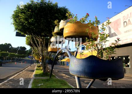 gandu, bahia, brasile - 20 maggio 2023: stabilimento realizzato con peni riciclati nella città di gandu Foto Stock