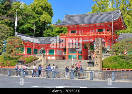 Santuario Yasaka in verde fresco Foto Stock