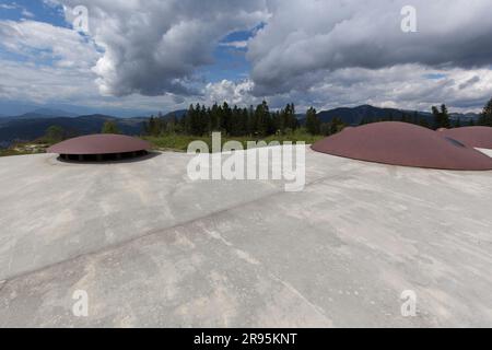 Asiago, Italia - 25 luglio 2020: Vista della prima guerra mondiale Forte Campolongo Foto Stock