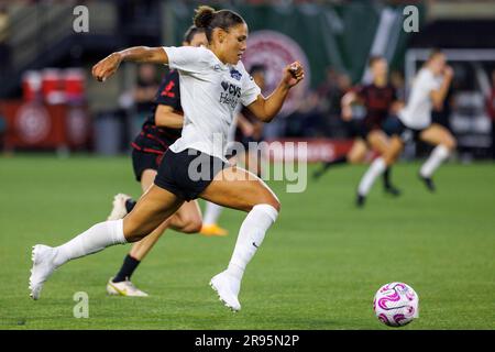 Portland, Stati Uniti. 23 giugno 2023. I Portland Thorns FC sconfissero il Washington Spirit 4-2 venerdì 23 giugno a Portland, Oregon, con una "tripletta" --tre gol-- di Sophia Smith. La vittoria riporta il Thorns al primo posto nella National Women's Soccer League, proprio mentre sei giocatori partono per la Coppa del mondo in Australia. (Foto di John Rudoff/Sipa USA) credito: SIPA USA/Alamy Live News Foto Stock