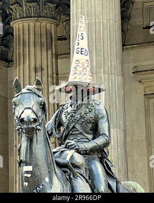 Glasgow, Scozia, Regno Unito 24 giugno 2023. Preoccupazioni per lo stint di Banksy con un nuovo cono svelato con lo slogan questo iconico cono della statua truccato che ha ispirato lo spettacolo di Banksy ha sostituito il gruppo Climate questo è truccato ha rimosso il cono della statua fuori dal Goma giorni dopo che l'artista ha aperto la sua mostra. Credit Gerard Ferry/Alamy Live News Foto Stock