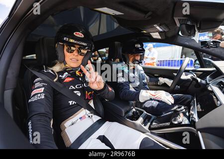 Lindsey Vonn (usa), ex sciatore, ritratto e Bruno Correia, safety car driver, ritratto durante il Southwire Portland ePrix 2023, 9° meeting del Campionato del mondo ABB FIA di Formula e 2022-23, sul Portland International Raceway dal 22 al 24 giugno 2023 a Portland, Stati Uniti d'America credito: Independent Photo Agency Srl/Alamy Live News Foto Stock