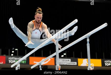 ROTTERDAM - Bart Deurloo in azione durante la ginnastica NK ad Ahoy. Deurloo, che ha riconsiderato la sua decisione di fermarsi all'inizio di questo mese, gira tutto intorno. ANP IRIS VANDEN BROEK Foto Stock