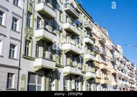 Appartamenti splendidamente ristrutturati in vecchi edifici di Berlino, Germania Foto Stock