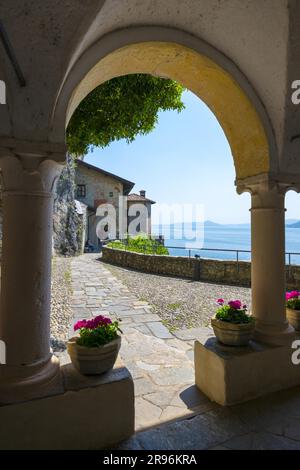 Eremo di Santa Caterina del Sasso a Leggiuno, Lombardia Foto Stock