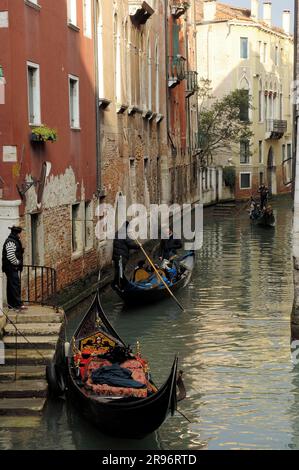 Gondole sul canale, Venezia, Veneto, Italia, Veneto Foto Stock