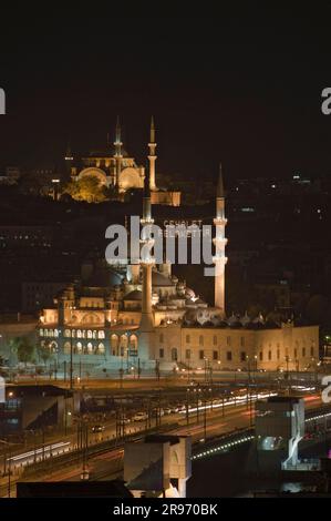 Nuova Moschea, Yeni Cami con Moschea Nuruosmaniye, Istanbul, Turchia Foto Stock