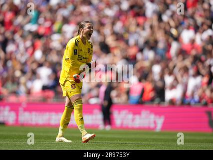 La portiere Mary Earps of Man Utd Women celebra un gol che viene poi disconsentito durante la finale di fa Cup femminile tra Chelsea Women e Man Foto Stock