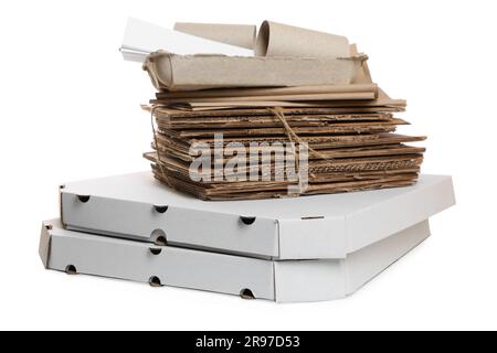 Pila di carta di scarto diversa su sfondo bianco Foto Stock