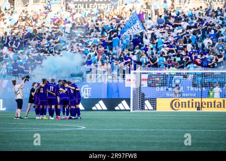 Charlotte, NC, USA. 24 giugno 2023. Il Charlotte FC si riunisce prima della partita contro il CF Montréal nella partita di calcio della Major League Soccer al Bank of America Stadium di Charlotte, NC. (Scott KinserCal Sport Media). Credito: csm/Alamy Live News Foto Stock