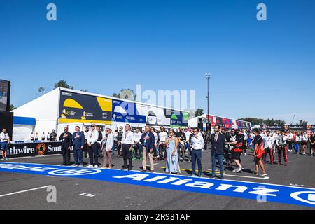 AGAG Alejandro (spa) CEO di Formula e Holding, Portrait, DODDS Jeff, Chief Executive Officer - Formula e, Portrait, LONGO Alberto, Chief Championship Officer & Co Founder di Formula e, Portrait US National Inno, griglia di partenza, griglia di partenza durante l'ePrix Southwire Portland 2023, 9° incontro del Campionato Mondiale di Formula e ABB FIA 2022-23, sul Portland International Raceway dal 22 al 24 giugno 2023 a Portland, Stati Uniti d'America - foto Germain Hazard/DPPI Credit: DPPI Media/Alamy Live News Foto Stock