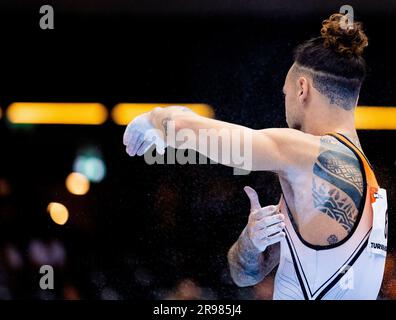 ROTTERDAM - Bart Deurloo in azione durante la ginnastica NK ad Ahoy. Deurloo, che ha riconsiderato la sua decisione di fermarsi all'inizio di questo mese, gira tutto intorno. ANP IRIS VANDEN BROEK Foto Stock