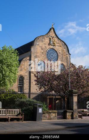 Canongate Kirk nella città di Edimburgo, Scozia, storica chiesa parrocchiale sul Royal Mile nella città vecchia. Foto Stock