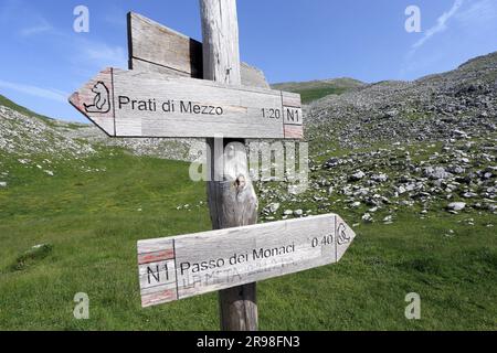 Monte Meta e passo dei Monaci nel Parco Nazionale d'Abruzzo Lazio e Molise, Parco Abruzzo, Molise Foto Stock