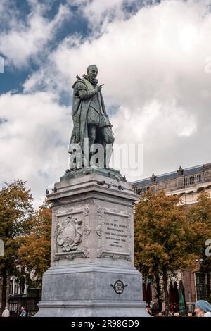 L'Aia, Paesi Bassi - 7 ottobre 2021: Statua di Guglielmo i, Willem Frederik, principe di Orange-Nassau, fu principe d'Orange e primo re Foto Stock