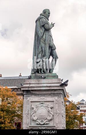 L'Aia, Paesi Bassi - 7 ottobre 2021: Statua di Guglielmo i, Willem Frederik, principe di Orange-Nassau, fu principe d'Orange e primo re Foto Stock