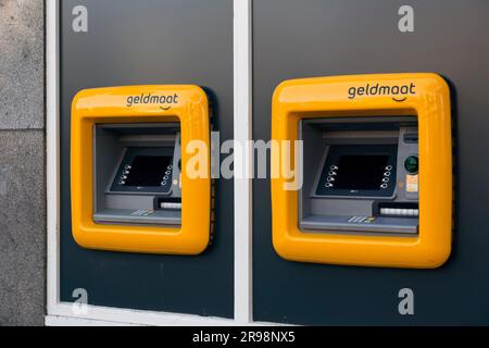 Rotterdam, Paesi Bassi - 8 ottobre 2021: Geldmaat, nuovo bancomat o teller automatico a Rotterdam, Paesi Bassi. Foto Stock