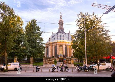 L'Aia, Paesi Bassi - 7 ottobre 2021: La Nieuwe Kerk (in italiano: Nuova chiesa) è una chiesa protestante barocca olandese a l'Aia, situata di fronte Foto Stock