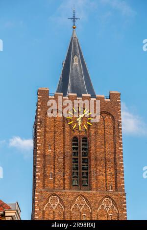 Vista esterna della chiesa protestante di Sint Janskerk situata a Schiedam, Paesi Bassi. Foto Stock