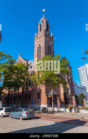 Rotterdam, Paesi Bassi - 8 ottobre 2021: La chiesa di Arminio o Remonstrant a Rotterdam. Costruito tra il 1895 e il 1897. Edificio monumentale, neo-r Foto Stock