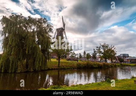 Molen De Valk o De Valk Molenmuseum è un mulino a torre e un museo a Leida, Paesi Bassi. Foto Stock