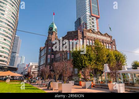 Rotterdam, Paesi Bassi - 8 ottobre 2021: L'hotel New York è un hotel a Rotterdam, Paesi Bassi, con sede nell'ex edificio per uffici dell'Holl Foto Stock